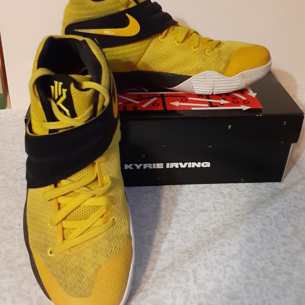 "Australia" KYRIE 2 Sz 7.5 Yellow Black